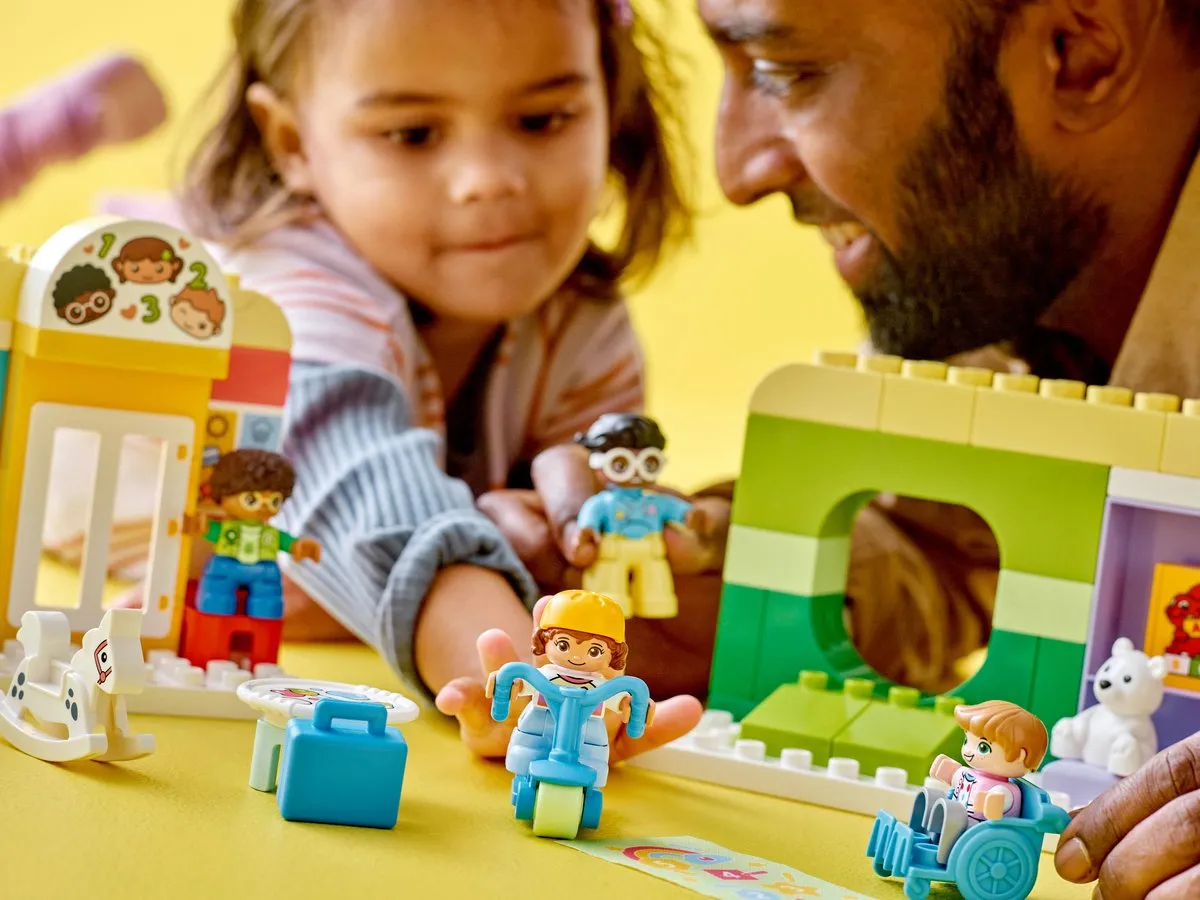 LEGO DUPLO 10992 Dagverblijf - 67 Stukken - 4 Figuren
