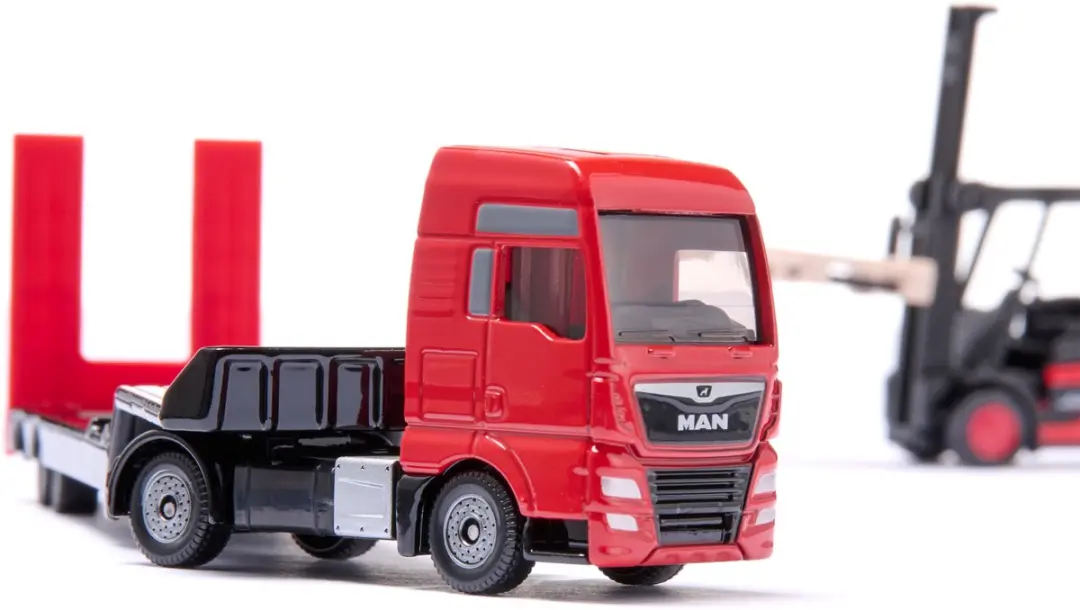 SIKU 1763 MAN Vrachtwagen met Linde Vorkheftruck 1:87 - Rood