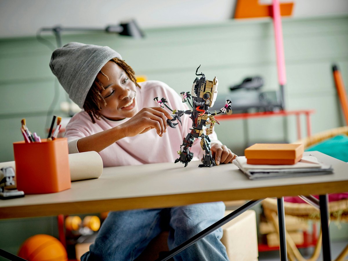 LEGO 76249 Marvel - Venom versie van Groot