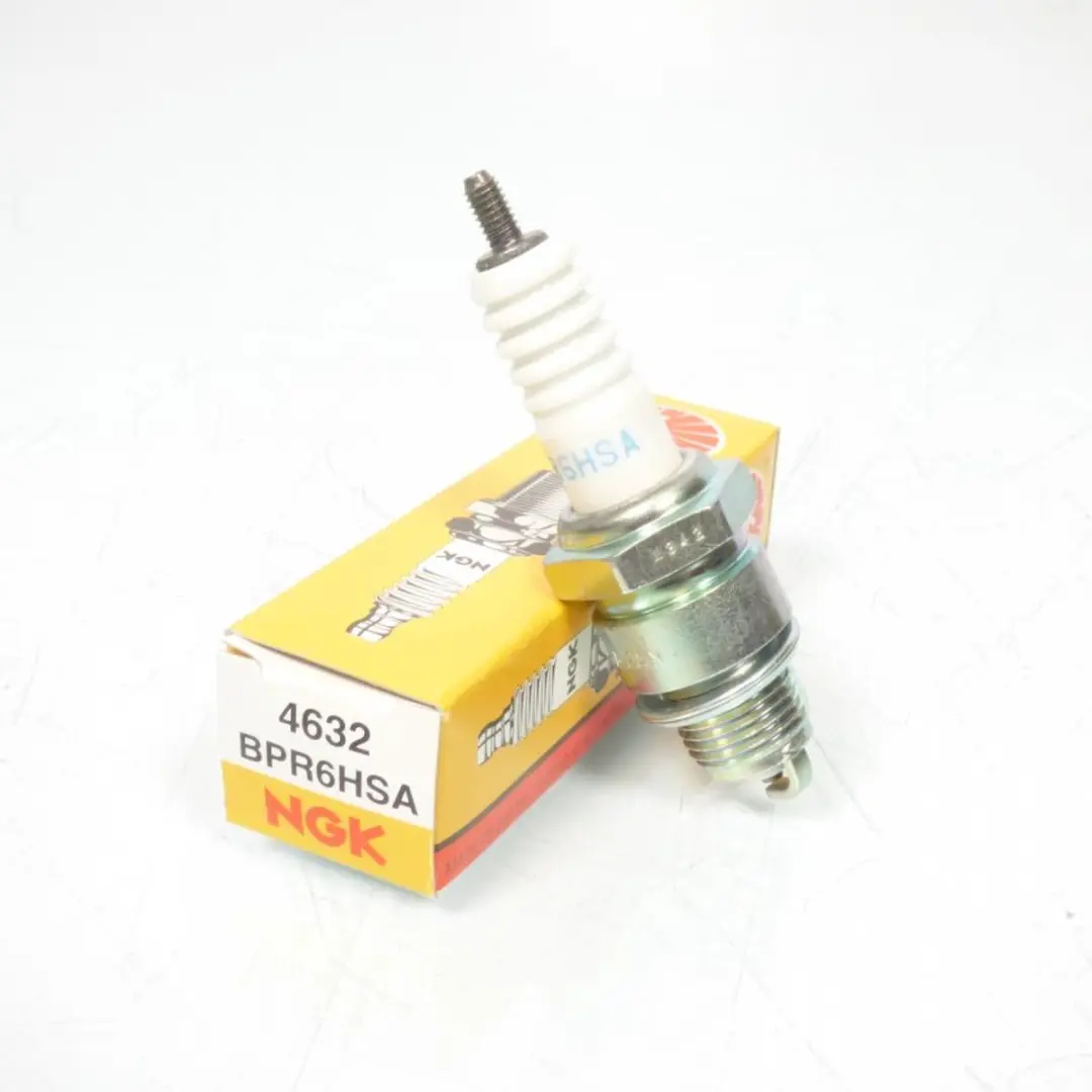 NGK BPR6HSA Bougie Scooter Daelim Bonita 2009-2012 - Wit