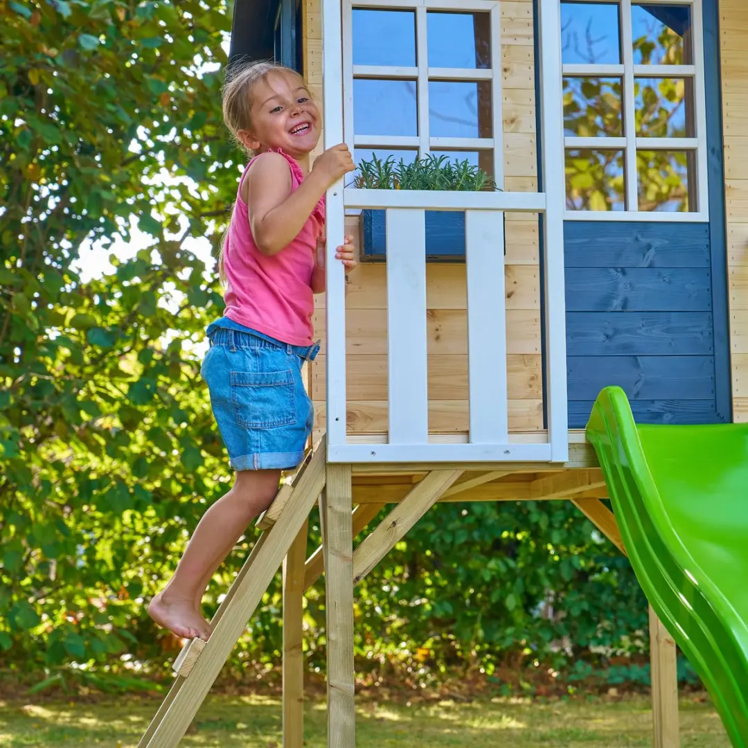 TP Toys Platform op palen met wit balkon