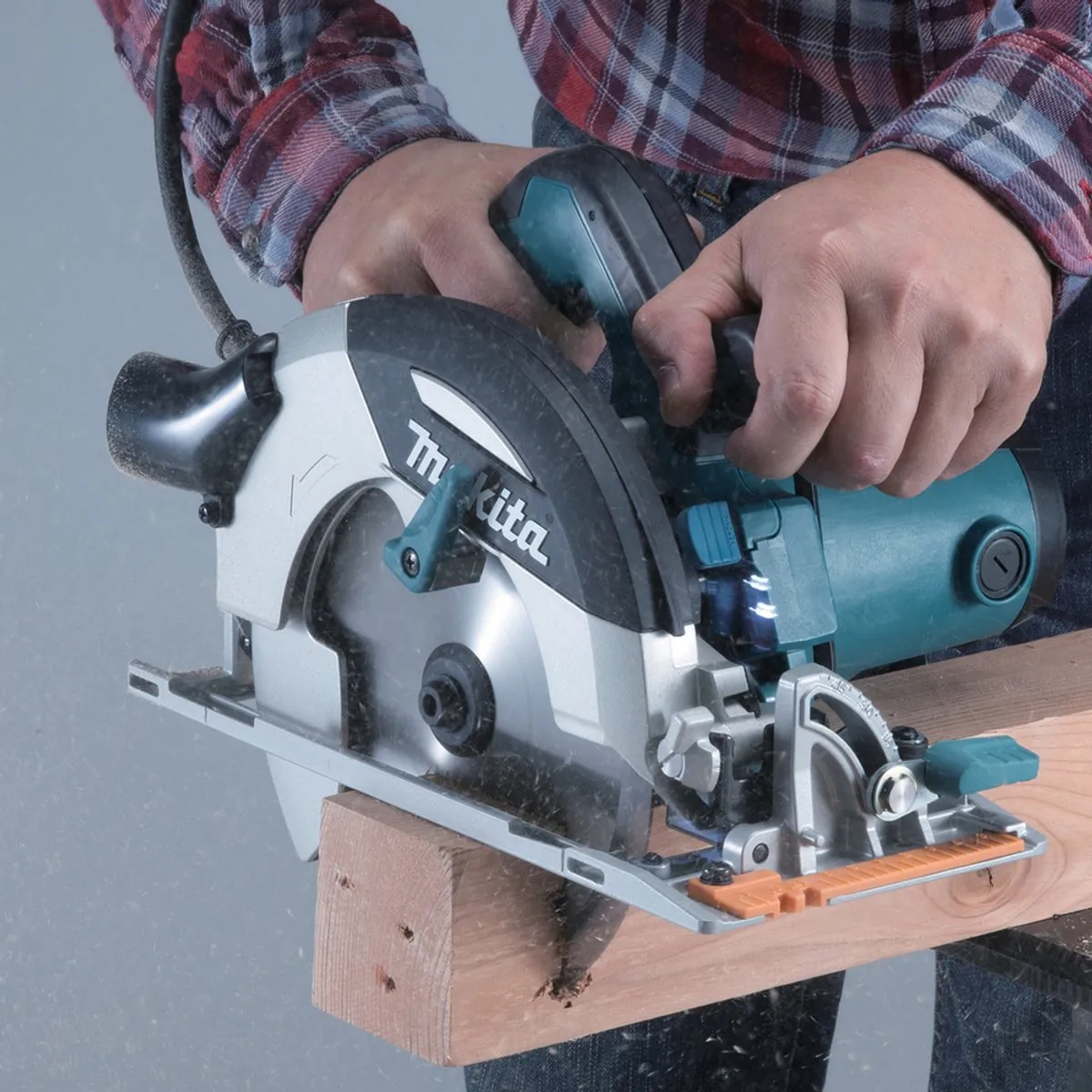 Makita HS7101JX Cirkelzaag 1400W - 190mm Zaagblad - 2 Stuks