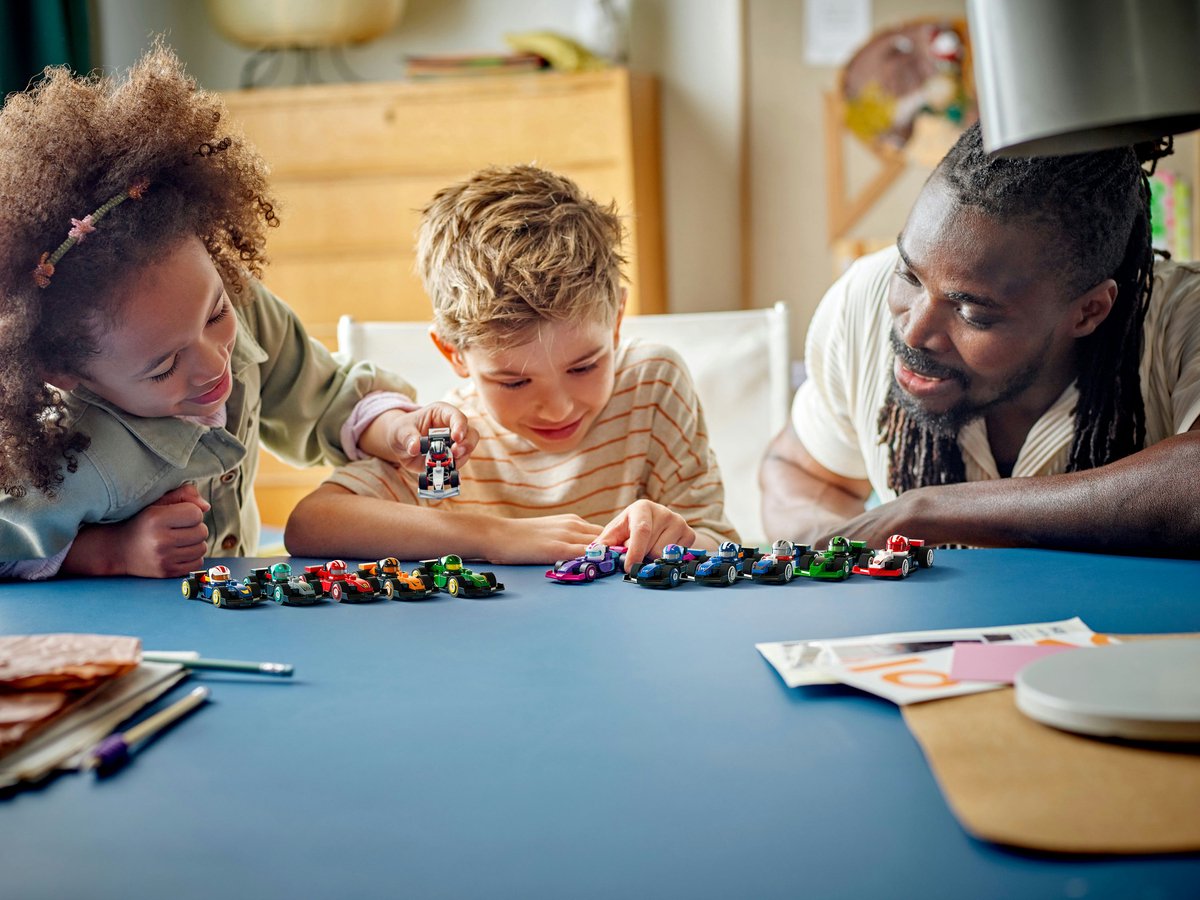 LEGO F1 raceauto collectibles, 1 van de 12 willekeurige raceauto's - 71049