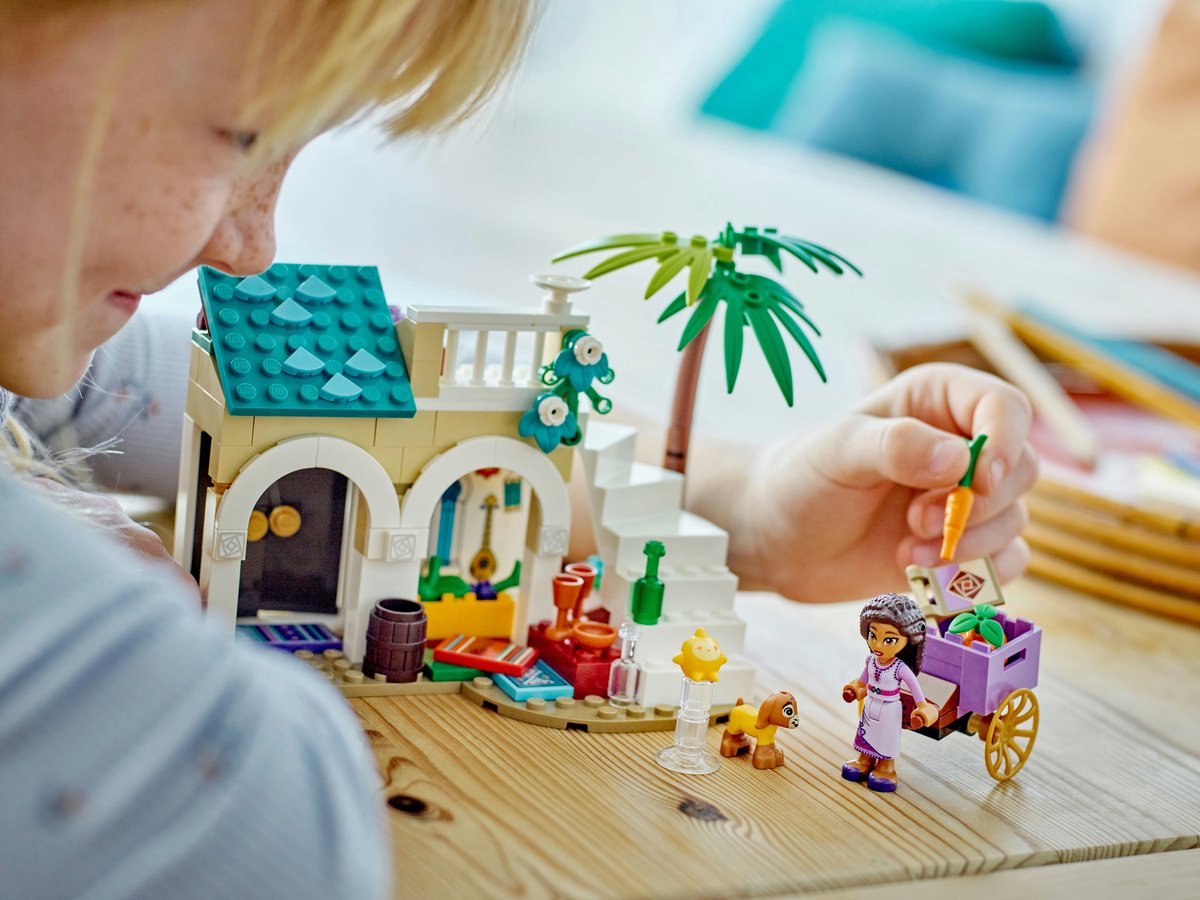 LEGO Disney Wish Asha in de stad Rosas Poppetjes Wish Set - 43223