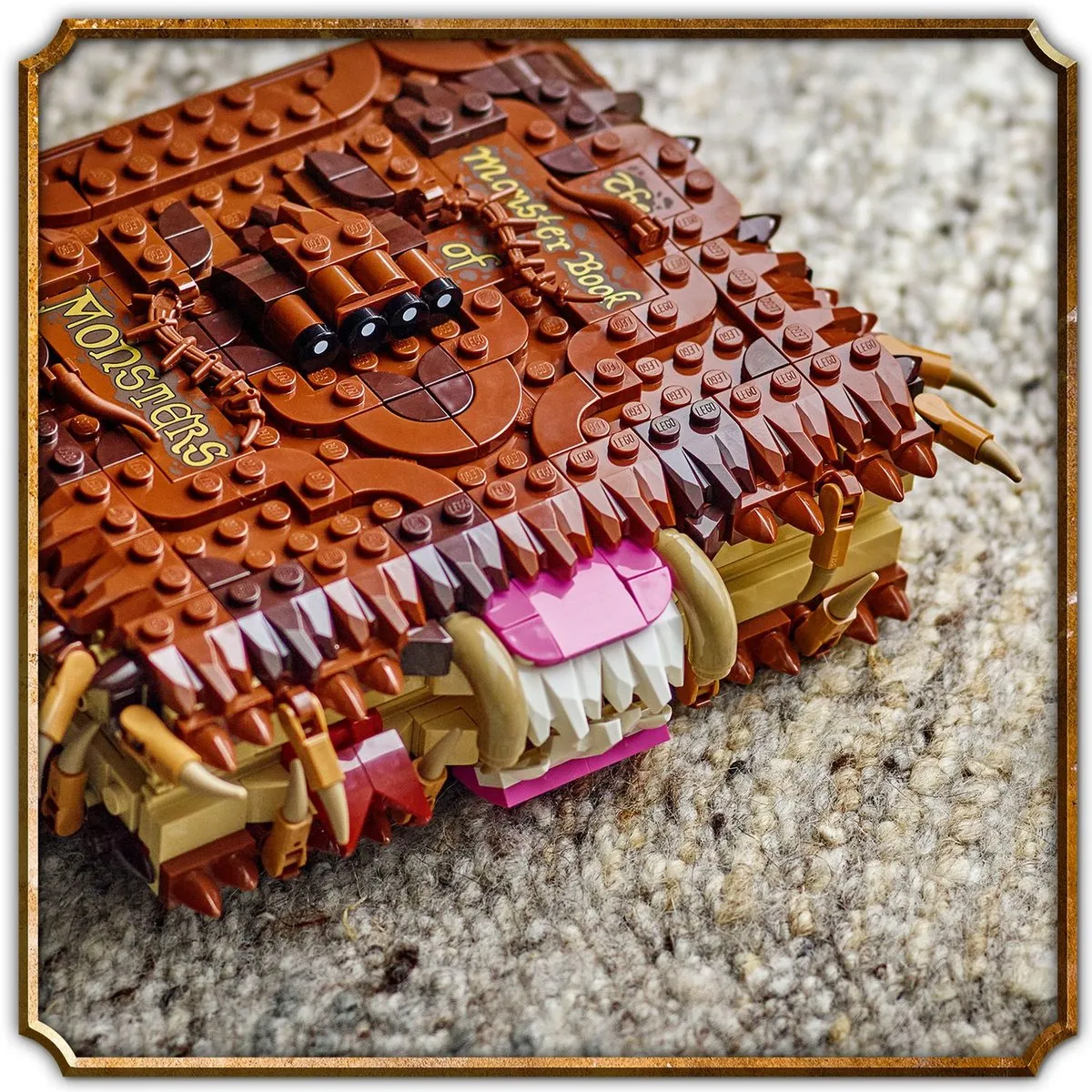 LEGO Harry Potter Het Monsterlijke Monsterboek 76449 - 518 Stukken - Multicolor