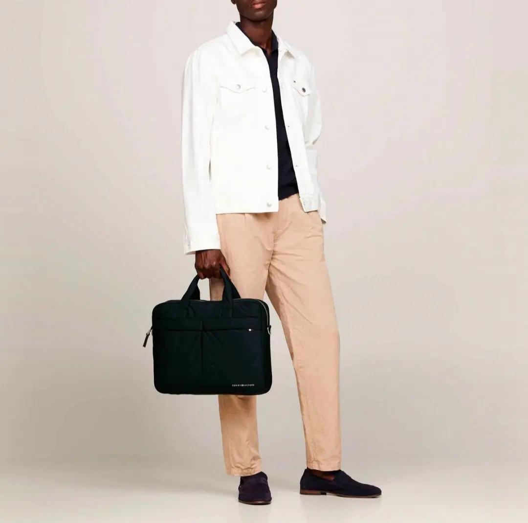 Tommy Hilfiger Signature AM0AM12215 Laptoptas 17" - Zwart