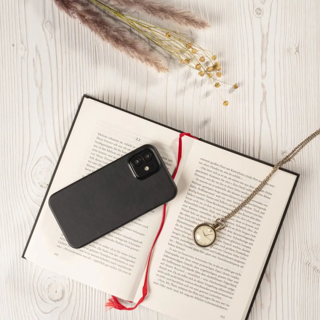 Hama MagCase Finest Sense iPhone 12 Mini - Zwart