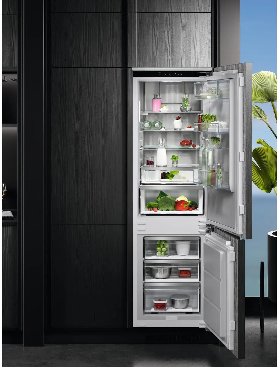 AEG OSC7G181ES Inbouwkoelvriescombinatie 256L