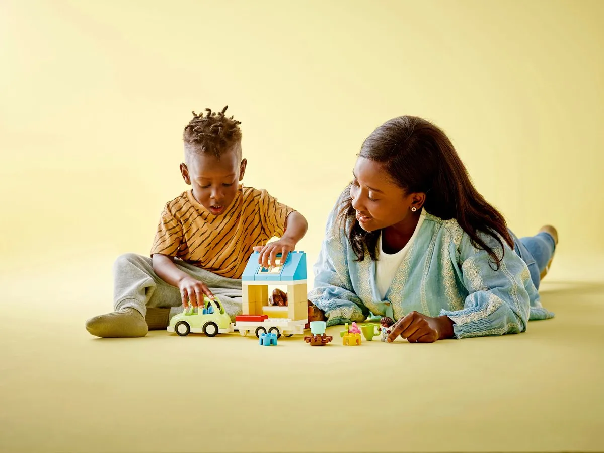 LEGO DUPLO Familiehuis op Wielen 10986 - 2 Figuren