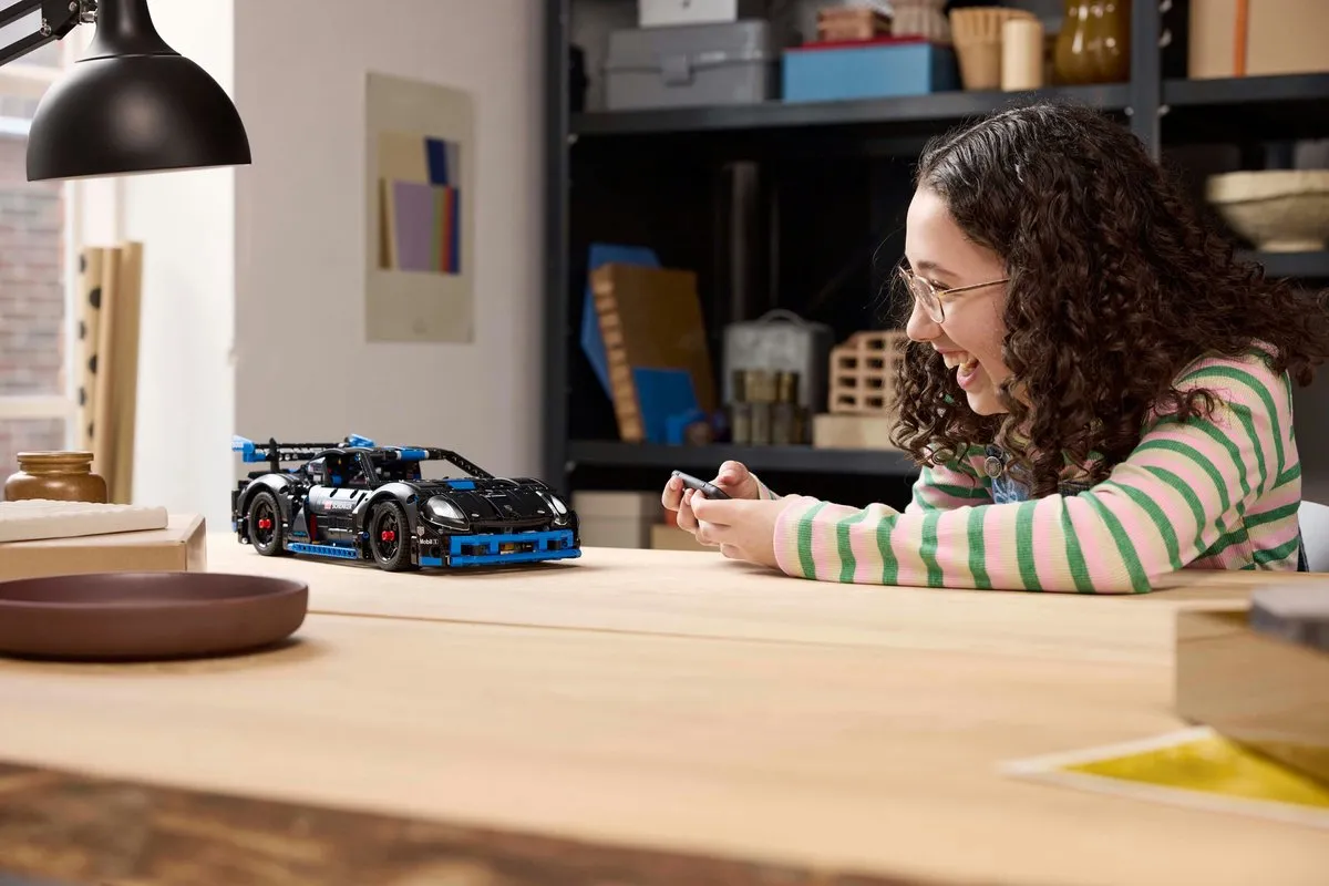 LEGO Technic Porsche GT4 e-Performance 42176 - 834 Stukken