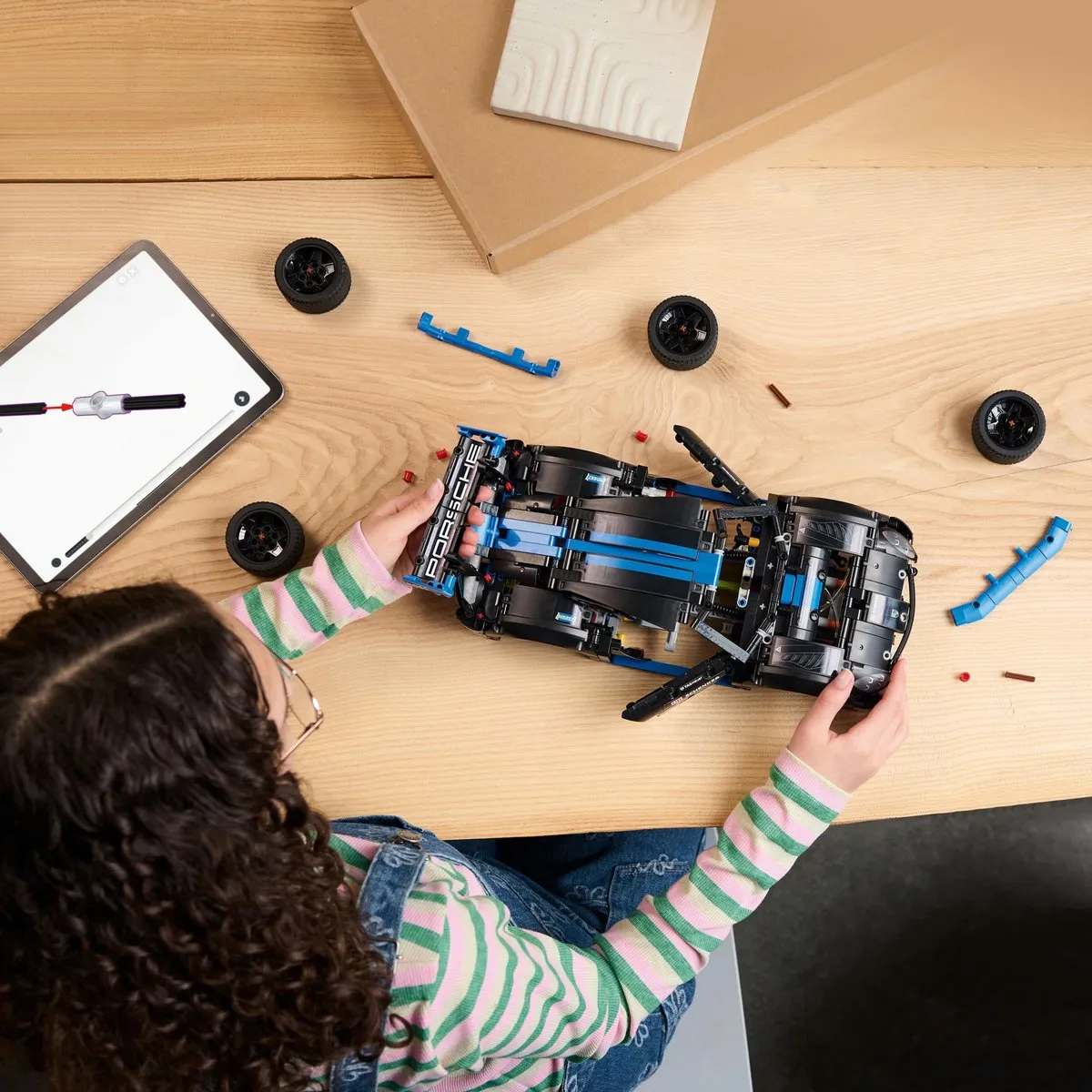 LEGO Technic Porsche GT4 e-Performance 42176 - 834 Stukken