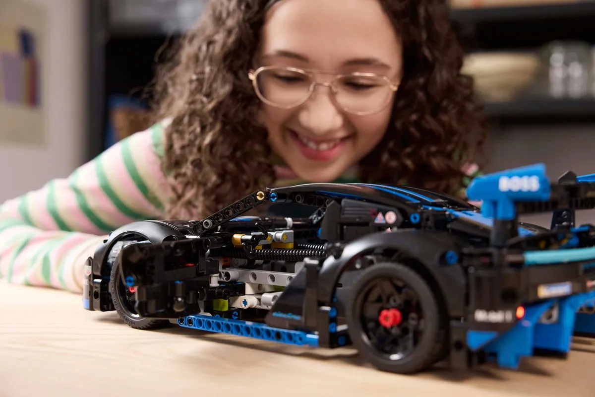 LEGO Technic Porsche GT4 e-Performance 42176 - 834 Stukken - afbeelding 6 van 6