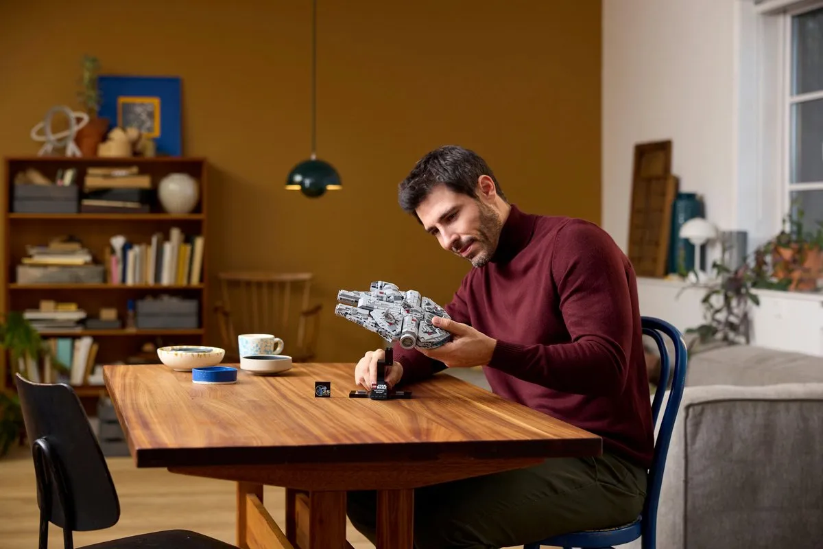 LEGO Star Wars Millennium Falcon 75375 - 921 Stukken - Multicolor