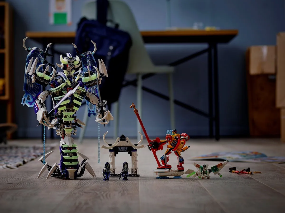 LEGO De Bone Demon 1352 Stukken - 5 Minifiguren - Meerkleurig