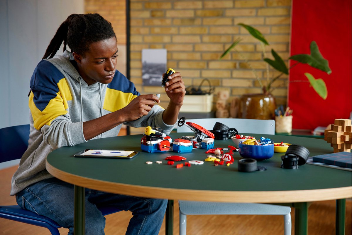 LEGO® Super Mario™: Mario Kart™ – Mario en Standaardkart - 72037