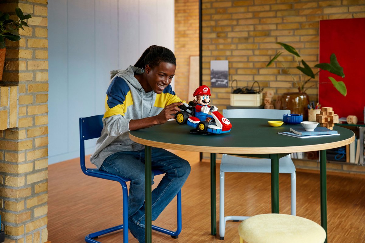 LEGO® Super Mario™: Mario Kart™ – Mario en Standaardkart - 72037