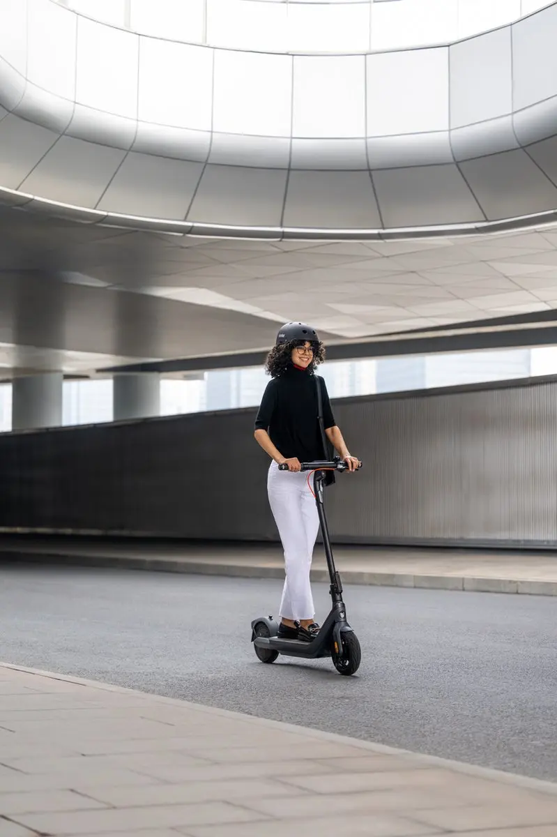 Segway Ninebot E2 Pro E Scooter - 35km Actieradius - Donkergrijs - afbeelding 6 van 6