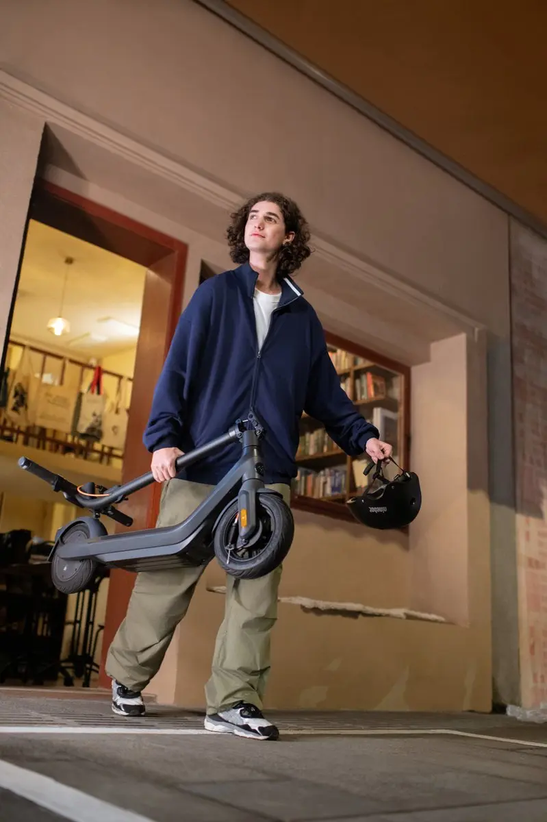 Segway Ninebot E2 Pro E Scooter - 35km Actieradius - Donkergrijs