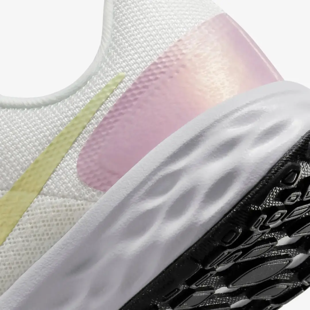 Nike Revolution 6 NN SE GS Hardloopschoenen 36 - Summit White/Honeydew