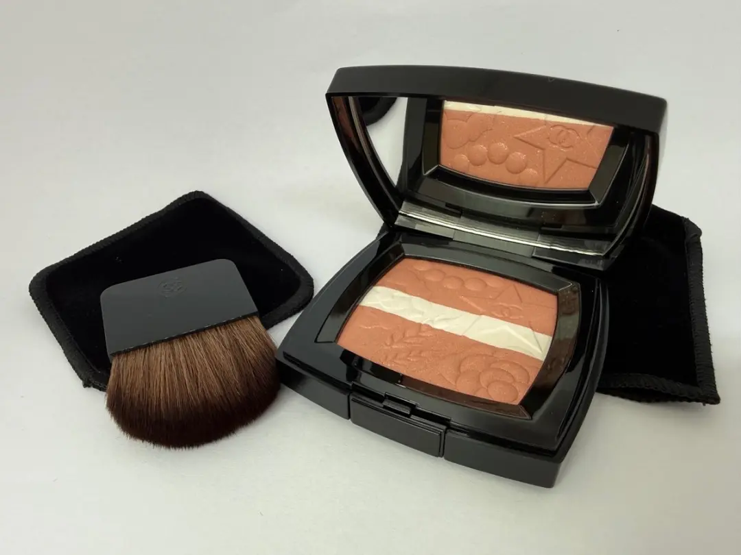 Chanel Les Signes Pêche Lumière Illuminating Powder Blush 14g