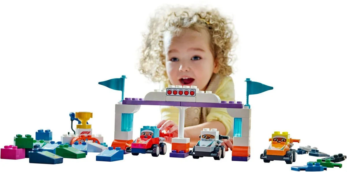 LEGO DUPLO F1 Team Racewagens 10445 - 3 Minifiguren - 70 Stukken