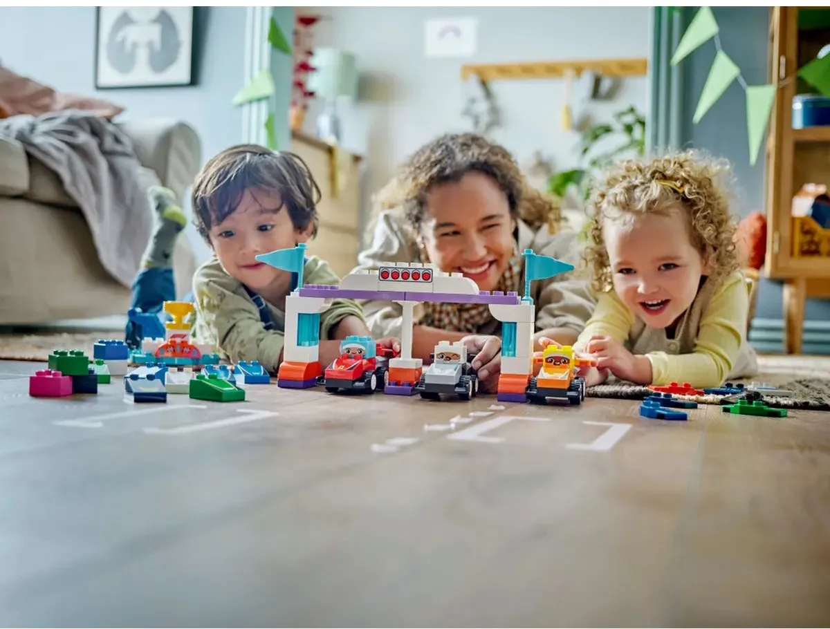 LEGO DUPLO F1 Team Racewagens 10445 - 3 Minifiguren - 70 Stukken