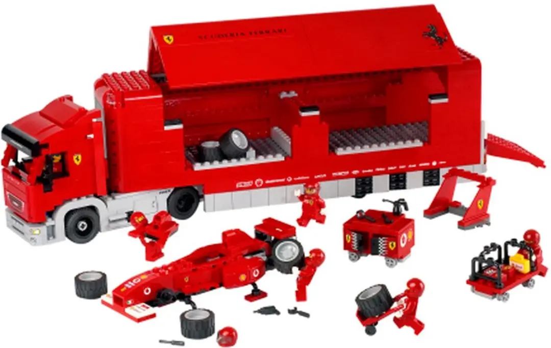 LEGO Racers Scuderia Ferrari Truck 8654 - 794 Stukken - 6 Minifiguren - afbeelding 2 van 4