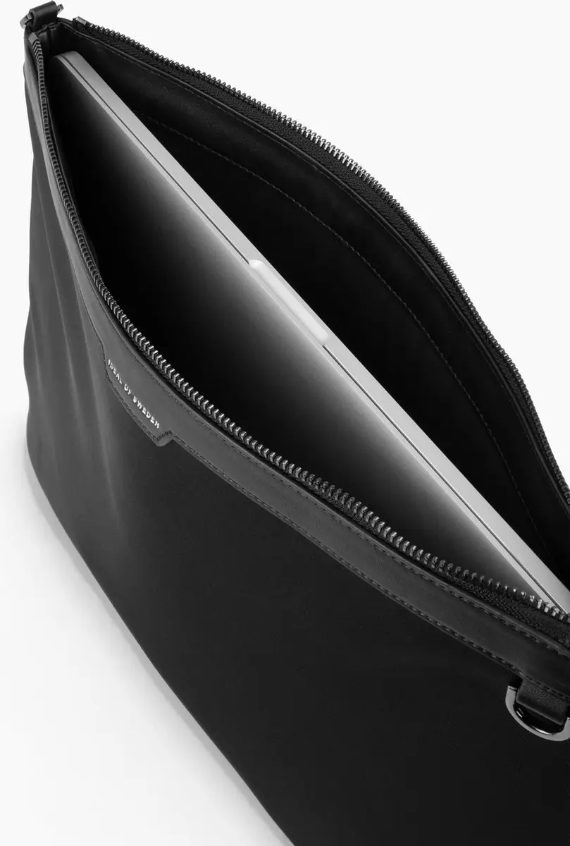 iDeal of Sweden Nico Laptophoes 13" - IDLLS13AW21-229 - Zwart