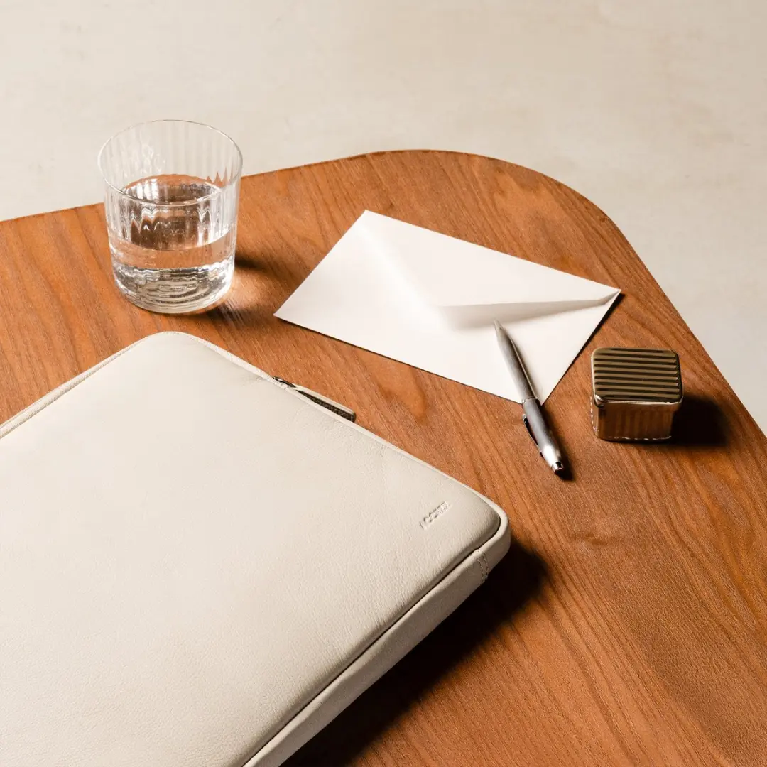 Accezz Leather Laptophoes 16" - Beige