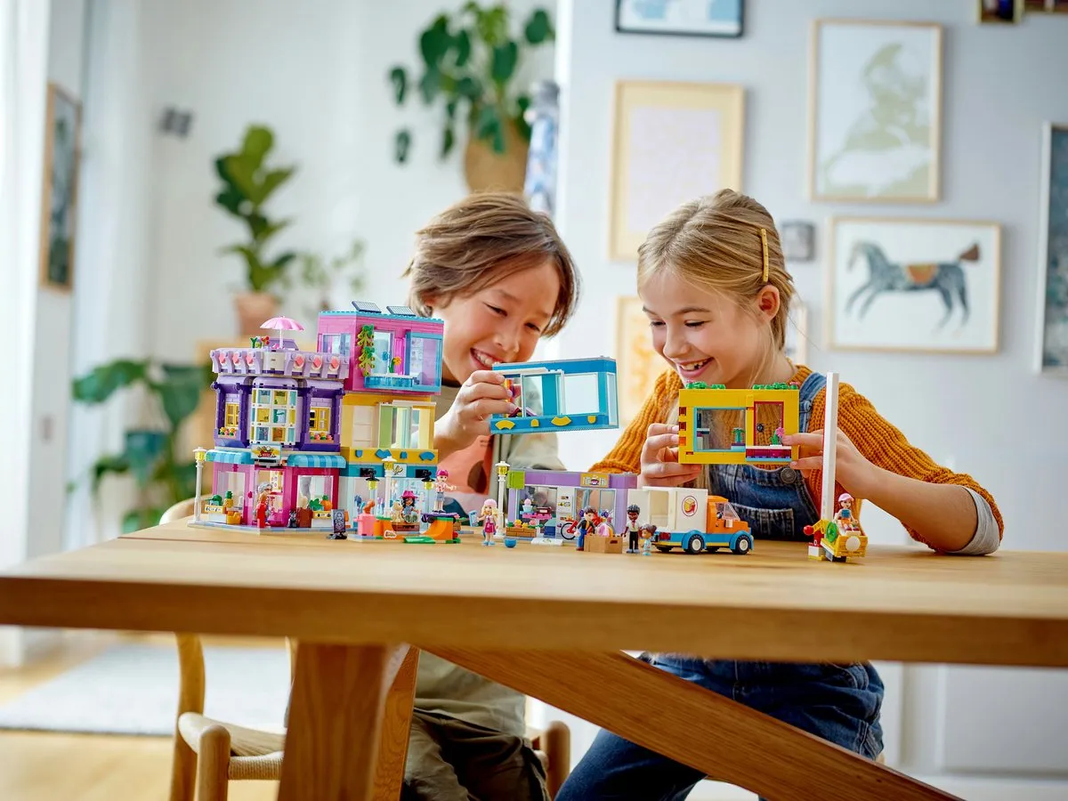LEGO Friends Hoofdstraatgebouw 41704 - 1682 Stukken - afbeelding 2 van 6