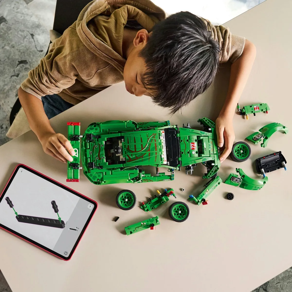LEGO Technic Porsche 911 GT3 R REXY AO Racing - 1313 Stukken - Multicolor