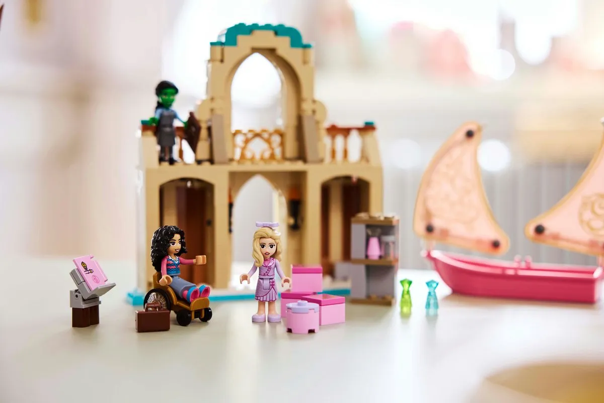 LEGO Wicked Glinda Elphaba & Nessarose Shiz University 75681 - 343 Stukken - afbeelding 6 van 6