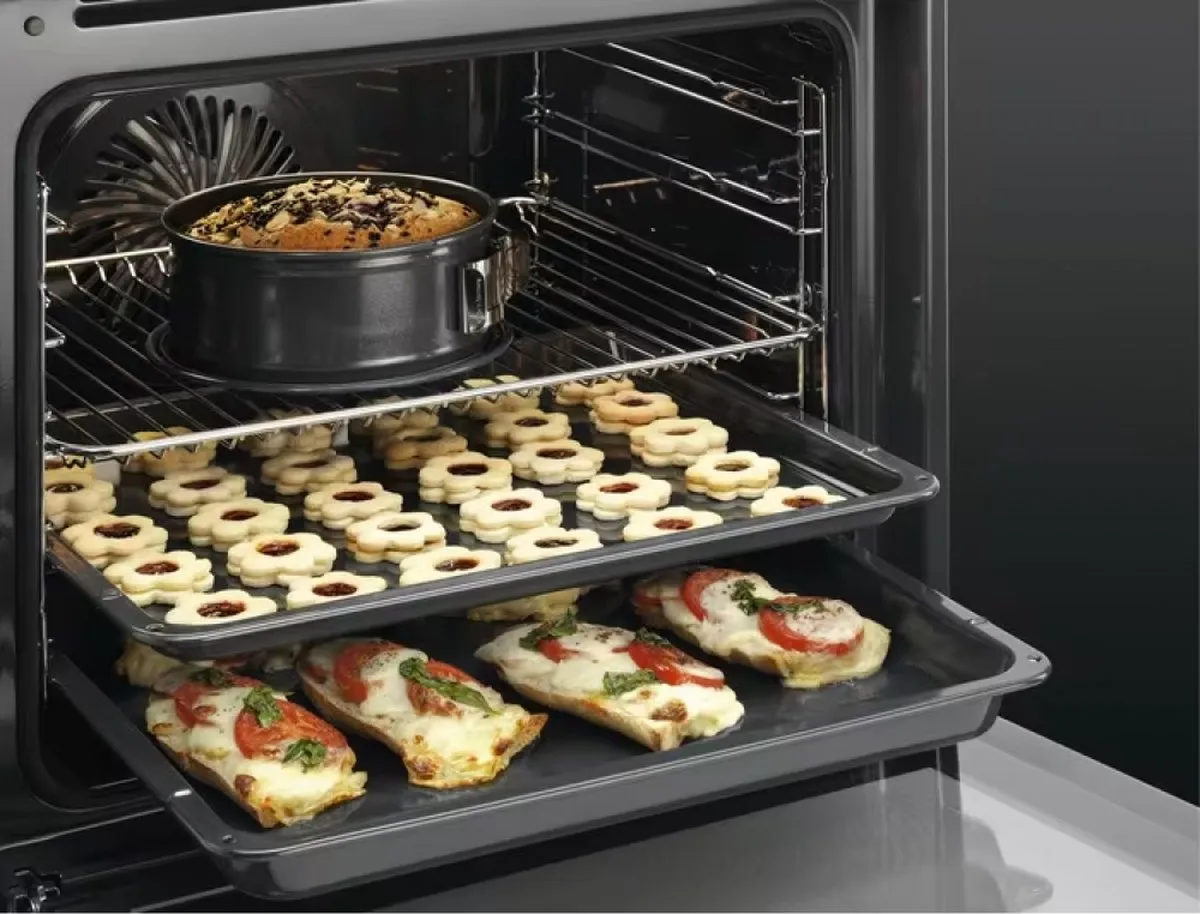 AEG BPE535E70B Inbouwoven - 71L - 3500W - Zwart