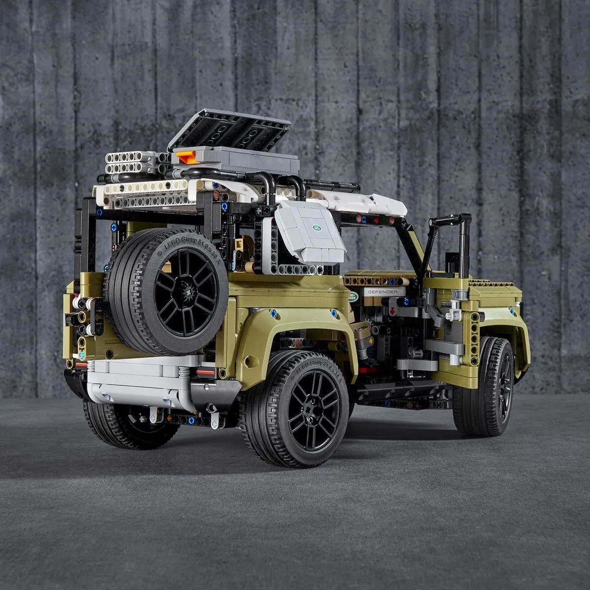 LEGO Technic Land Rover Defender 42110 - 2573 Stukken - Zwart - afbeelding 6 van 6