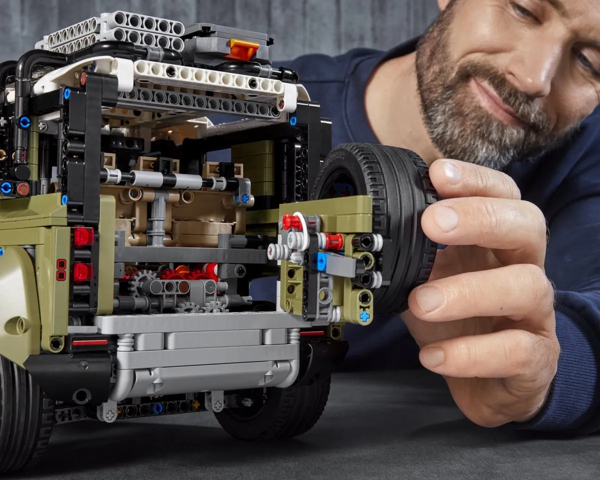 LEGO Technic Land Rover Defender 42110 - 2573 Stukken - Zwart