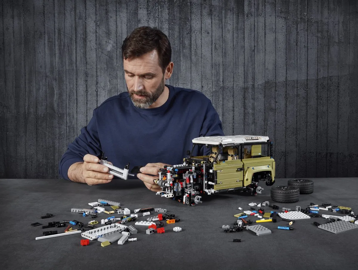 LEGO Technic Land Rover Defender 42110 - 2573 Stukken - Zwart