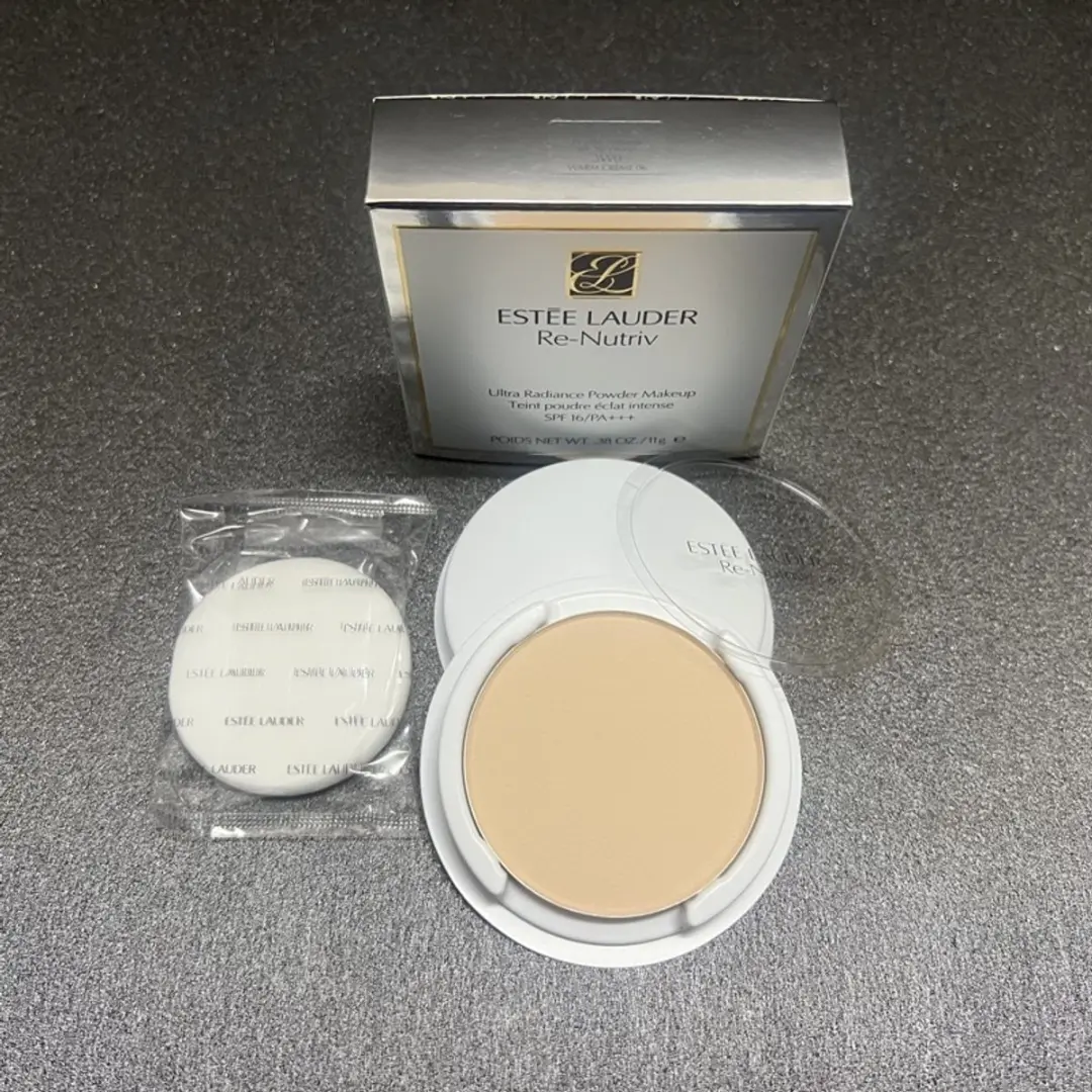 Estée Lauder Re-Nutriv Ultra Radiance Powder Makeup - SPF 16 - 11g - Cool Vanilla