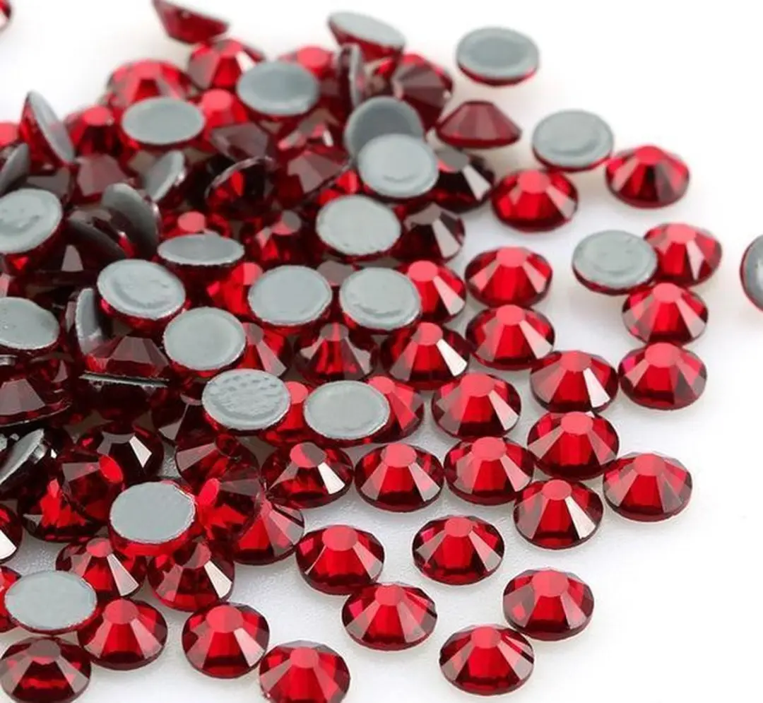 Swarovski Kristal Light Siam SS8 Hotfix Steentjes 100 Stuks