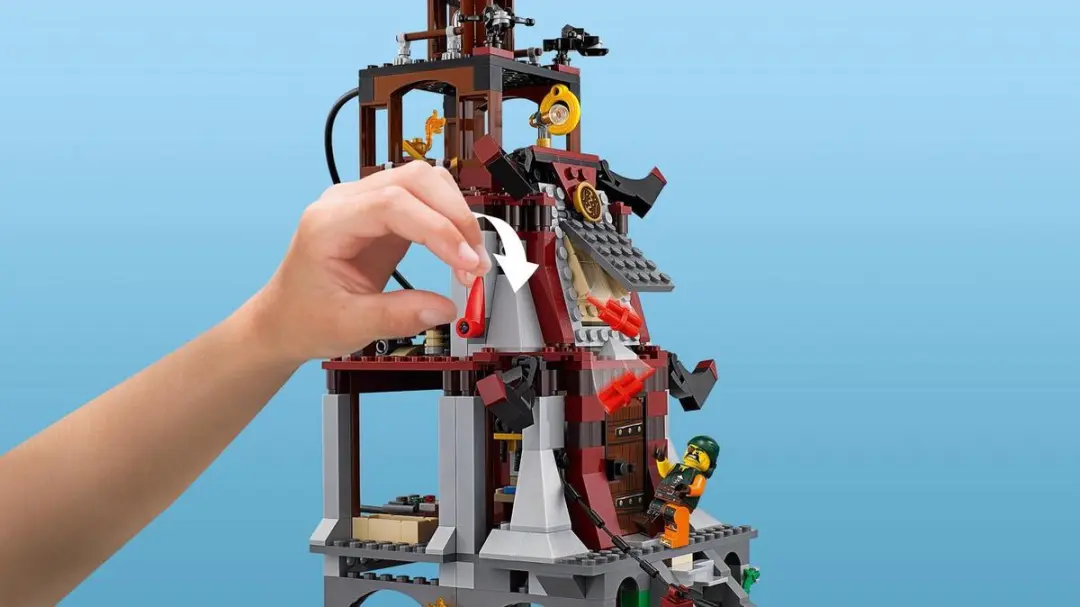 LEGO Belegering van de Vuurtoren 767 Stenen - 8 Minifiguren