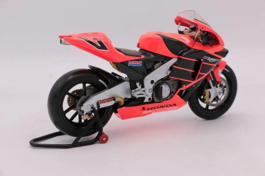 Honda RC211V Rossi Summer Testbike 2001 - Minichamps 1:12 - Multicolor