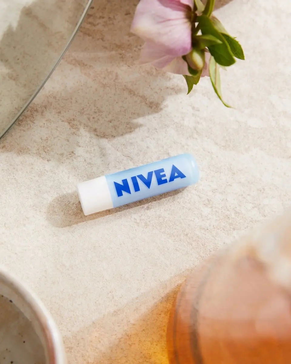 NIVEA Hydro Care Lippenbalsem SPF 15 - 5.5 ml - Transparant