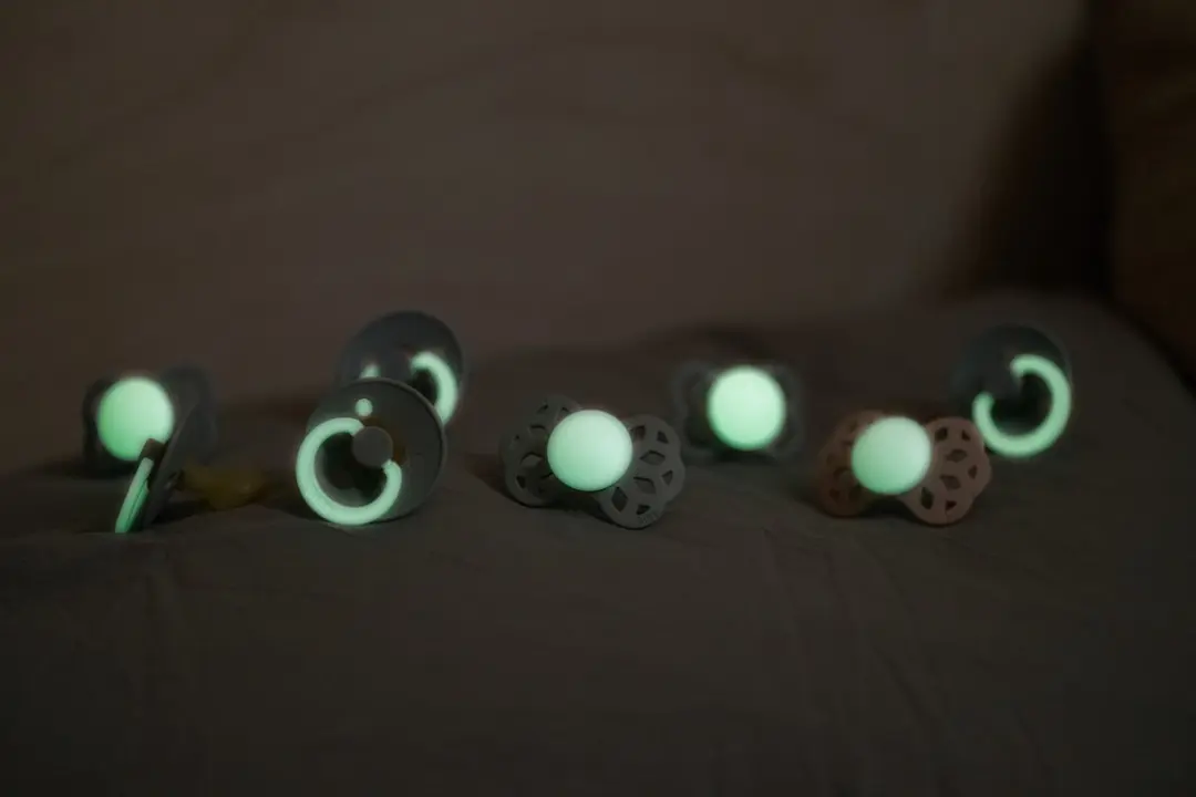 BIBS Colour Glow Speen - Maat 2 - 2 Stuks