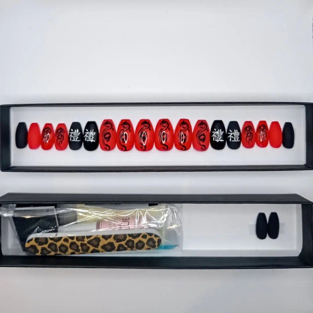 SD Press on Nails No 94 Dragon Heart Plaknagels - 20 Stuks - Rood/Zwart