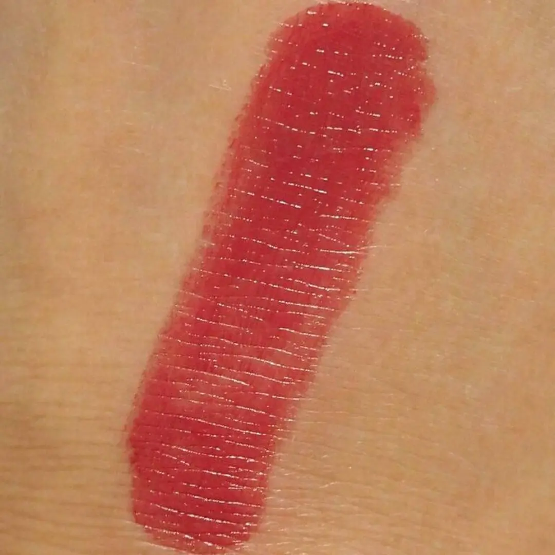 Makeup Revolution #Liphug Lippenstift Keeps The Planet Spinning - 4.2g - Rood