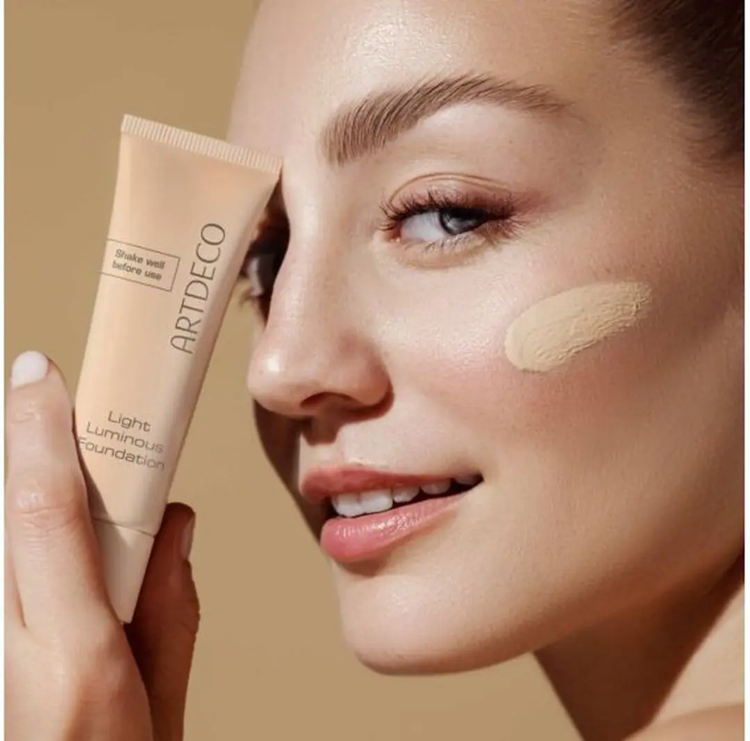 Artdeco Light Luminous Foundation 08 Neutral Porcelain - 81ml