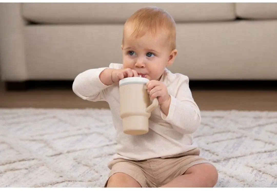 Infantino Mijn Eerste Siliconen Cup 255ml - Zandkleur - afbeelding 6 van 6