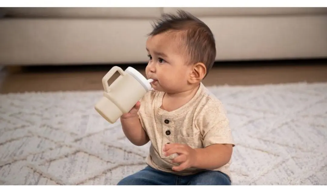 Infantino Mijn Eerste Siliconen Cup 255ml - Zandkleur