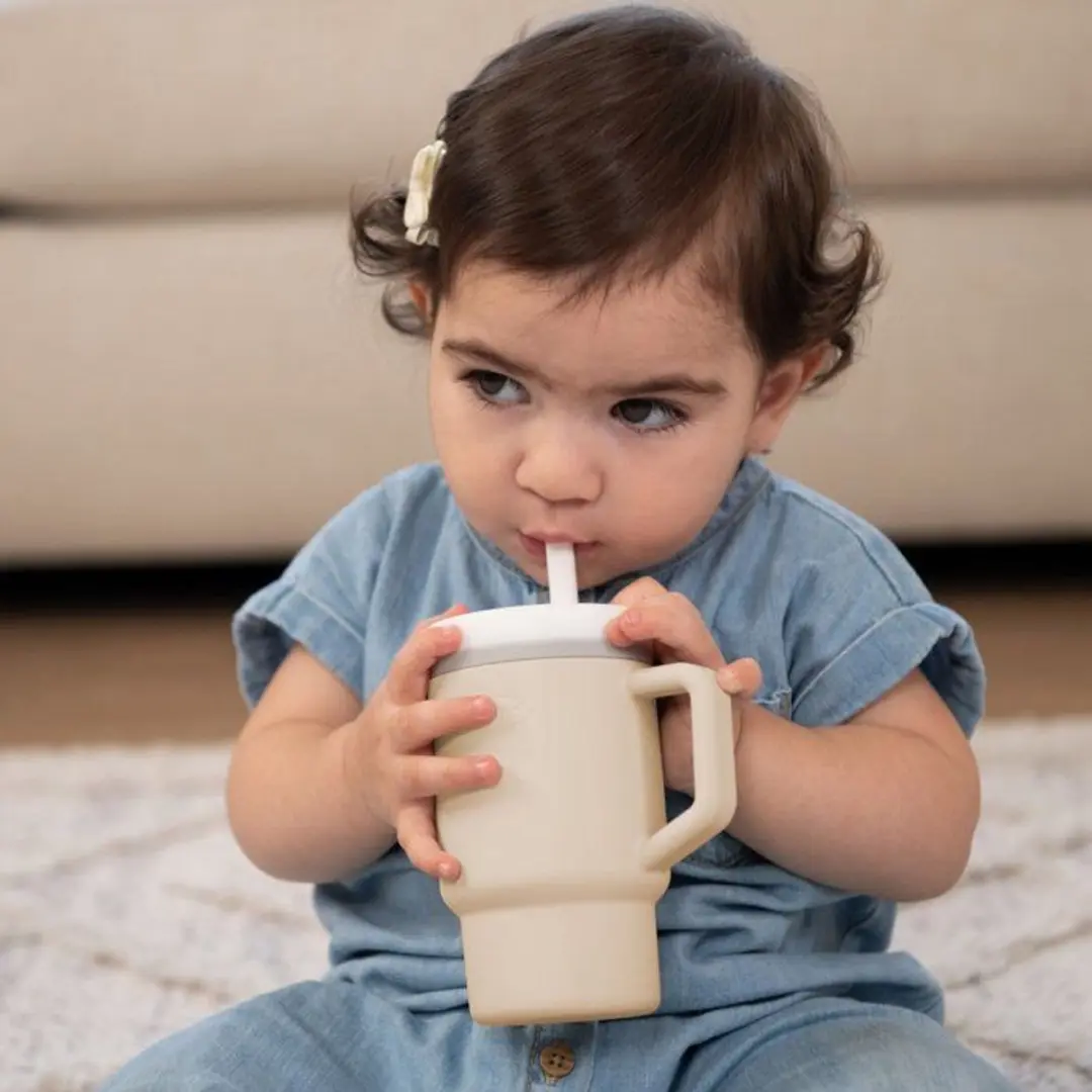 Infantino Mijn Eerste Siliconen Cup 255ml - Zandkleur
