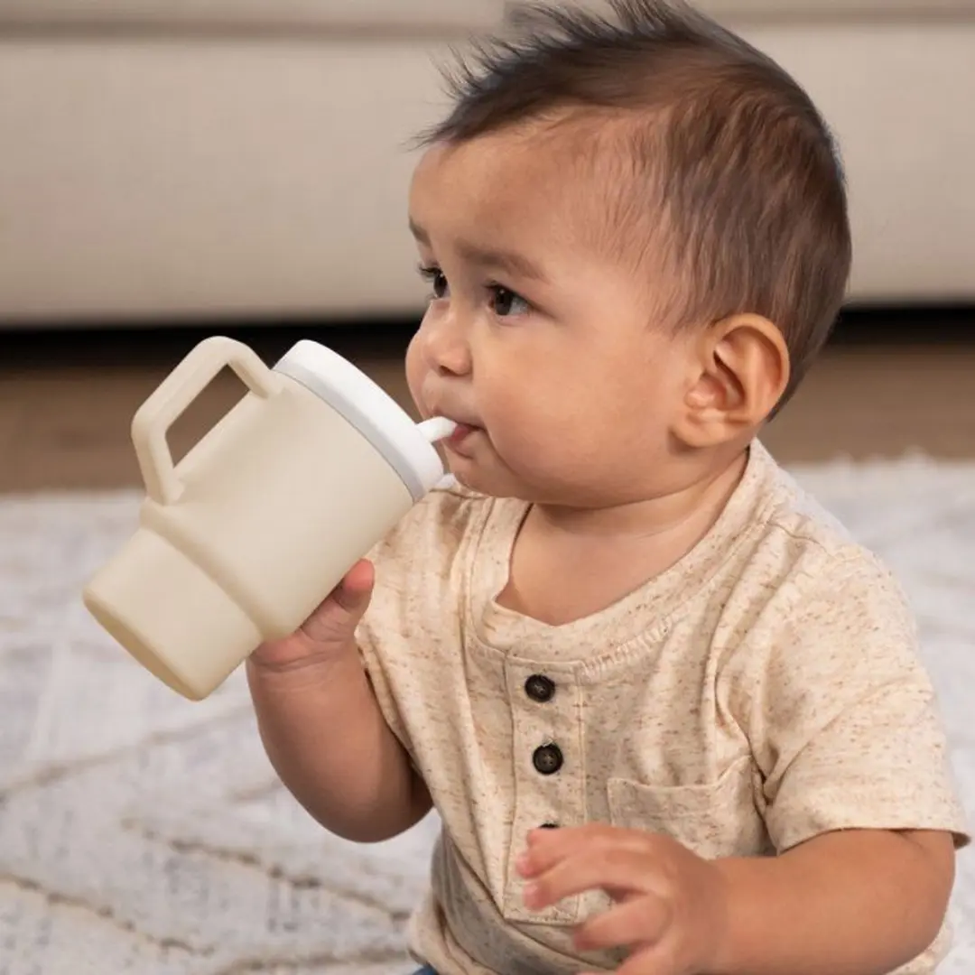 Infantino Mijn Eerste Siliconen Cup 255ml - Zandkleur