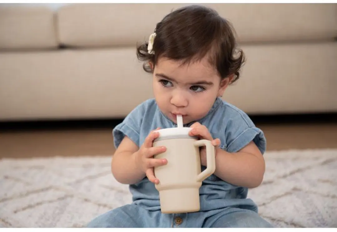 Infantino Mijn Eerste Siliconen Cup 255ml - Zandkleur